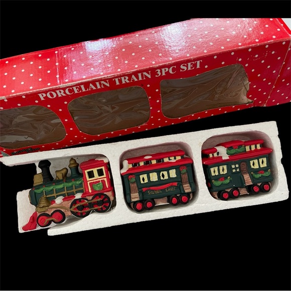 3 Piece Set Mini Porcelain Christmas Train Old Fashioned Locomotive - Picture 2 of 6